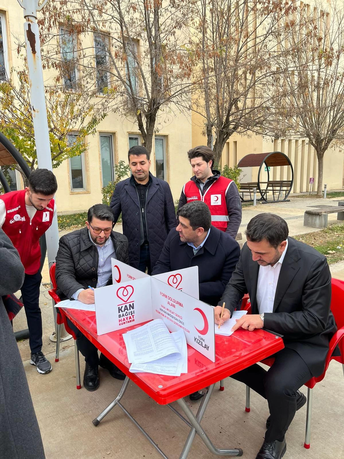 Kızılay kan bağışında bulunduk